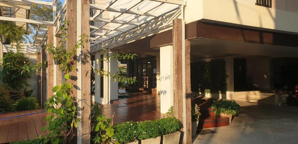 Thousand-Ten Thousand Hotel Bangkok Exterior foto